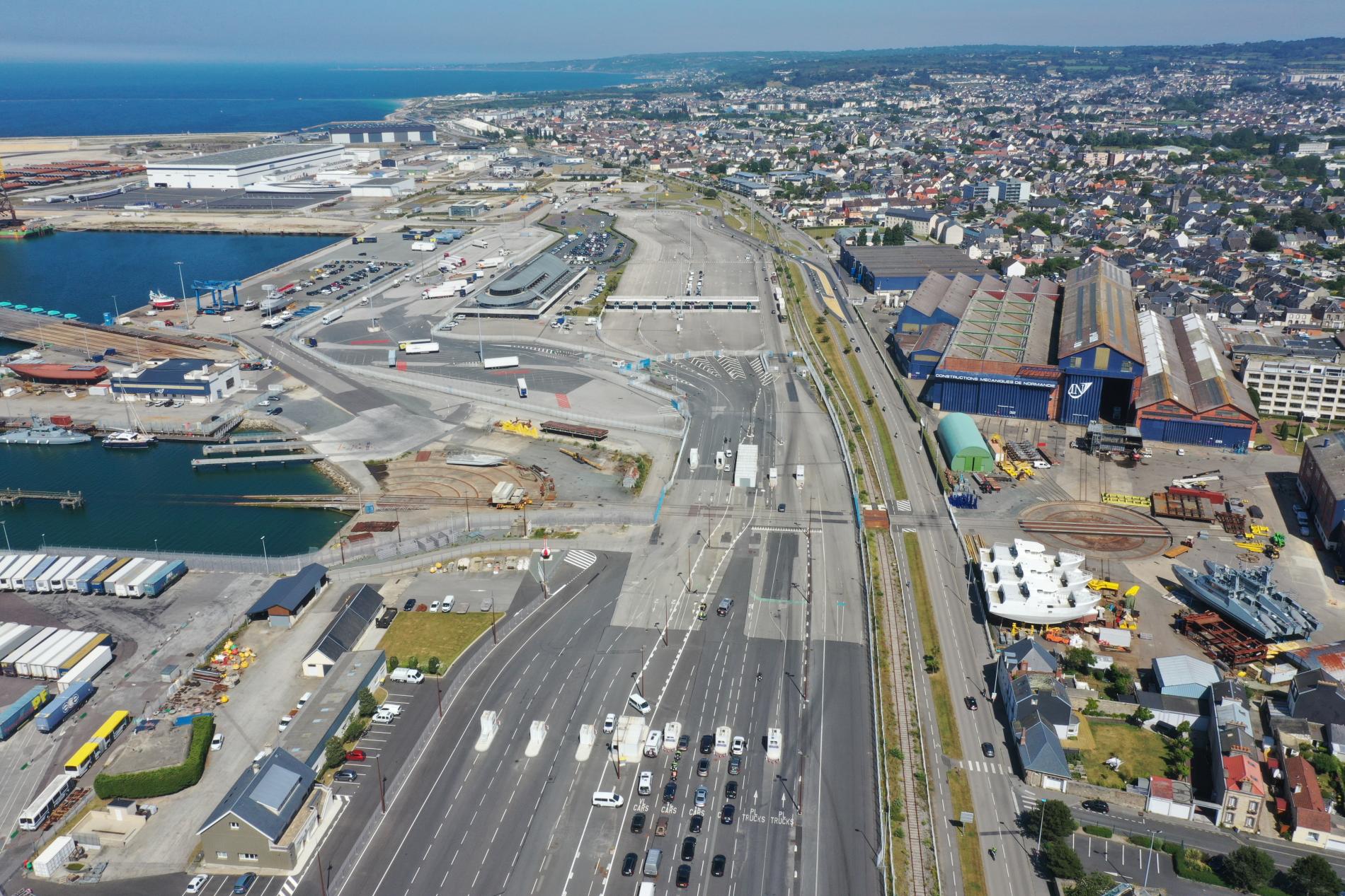 20220629 - Port de Cherbourg - Zone de Ferroutage ®Biplan.JPG 